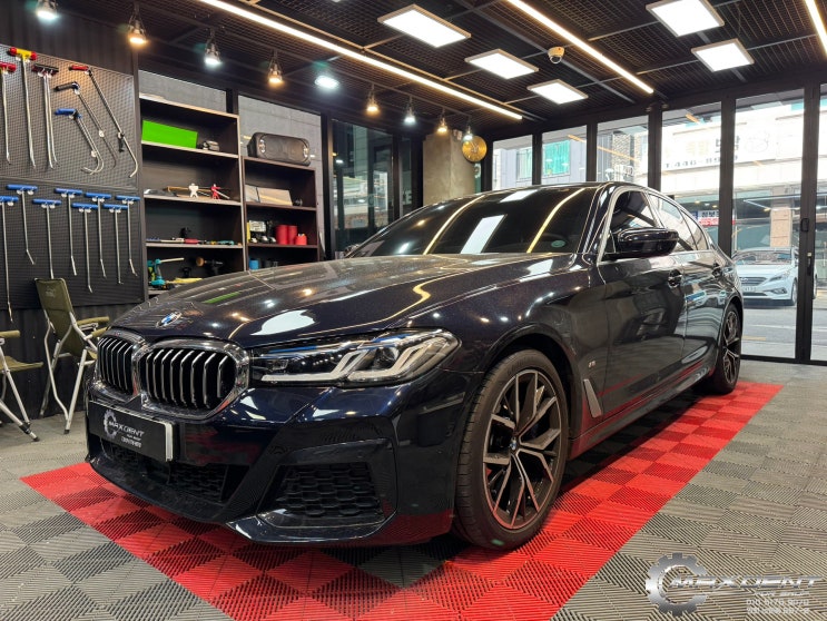  BMW 5시리즈 리어휀다 교환 수준의 큰 찌그러짐 판금도색으로 복원