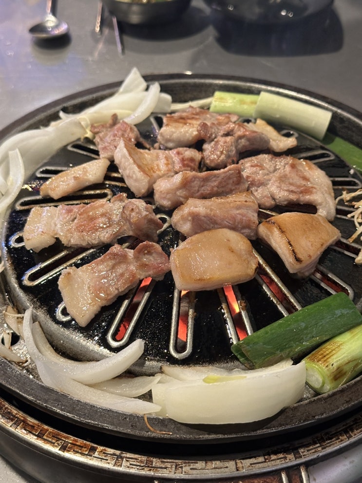  광주 첨단 고깃집 맛집 아삭아삭 돼지고기 먹으러 넙딱집