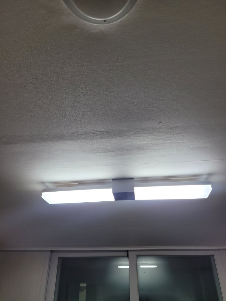목동2단지아파트 어두운 방등 새 LED 등으로 교체해 드렸어요 ㅡ 양천구 목동 아파트 전등교체 바로출장집수리