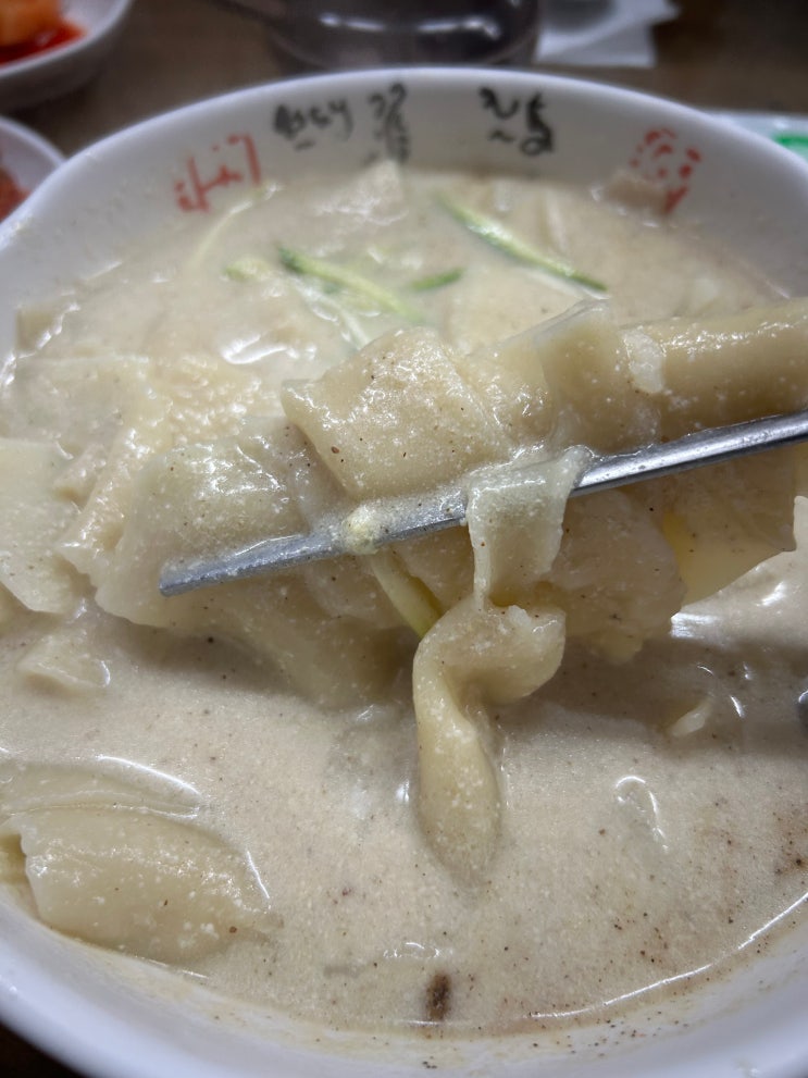  안암오거리 종암초 뒷편 노부부의 따끈한 수제비 맛집<부부바지락손칼국수>(들깨수제비)
