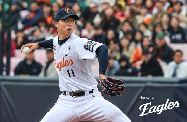  시범경기 '3연승' 한화, 엄상백-문동주가 롯데 삼켰다…채은성 결승 2루타 [사직:스코어]
