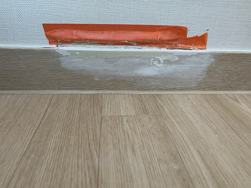 서울 부서진 걸레받이몰딩 부분수리복구
