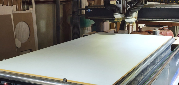  흰색 코팅 MDF CNC 가공 재단 절단 가능한 우드아이 목공방