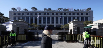 <b>윤석열</b> 대통령 <b>탄핵심판</b>, 헌재 선고일 지연… 언제 <b>결론</b> 날까?... 