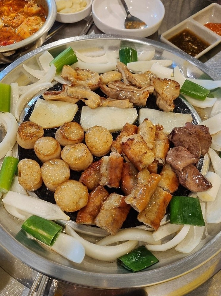  등촌역 맛집 왕십리황소곱창 육회가 기본 안주