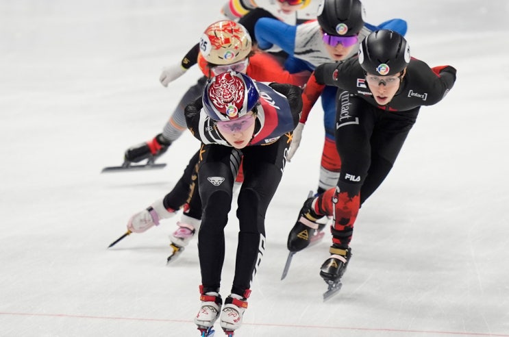 ‘<b>쇼트트랙</b>’ <b>최민정</b>, <b>세계선수권</b> 여자 1,500ｍ 우승