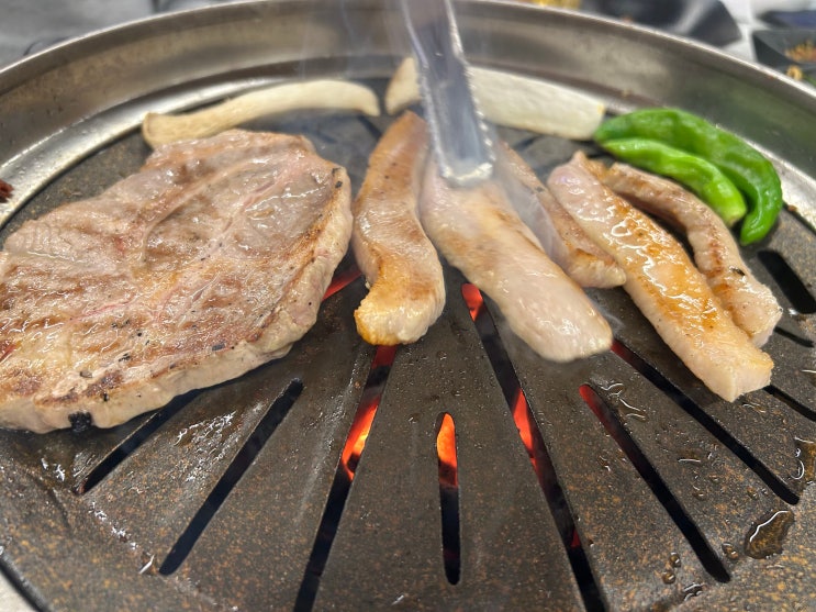  술값이 단돈 2000원인 용두동 고기맛집 <마장동고기집 동대문용두점>(큰돼지한마리)