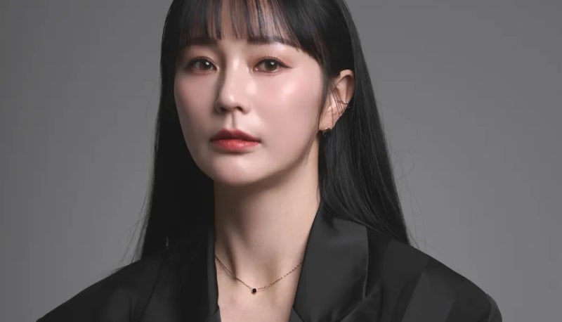 45세의 패션 아이콘! 안혜경의 과감한 시스루 스타일 프로필 나이 키 가족 학력 인스타그램 ....