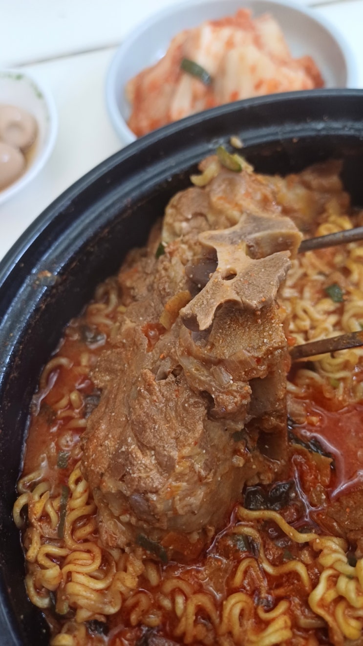  뚝배기 해장촌 뼈해장국 밀키트 큼직한 고기로 만족