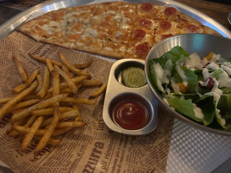  용리단길 축구보며 맥주 마시기 좋은 피자맛집 <펍피맥 신용산점>(더블치즈피자,감자튀김,케이준샐러드)