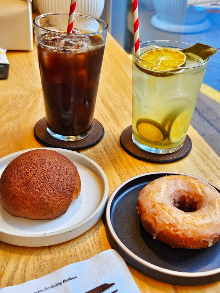 부산 광안리 광리단길 번하우스 카페 모카번 글레이즈케이크도넛 주문 부산 광안리 광리단길 번하우스 카페 모카번 글레이즈케이크도넛 주문