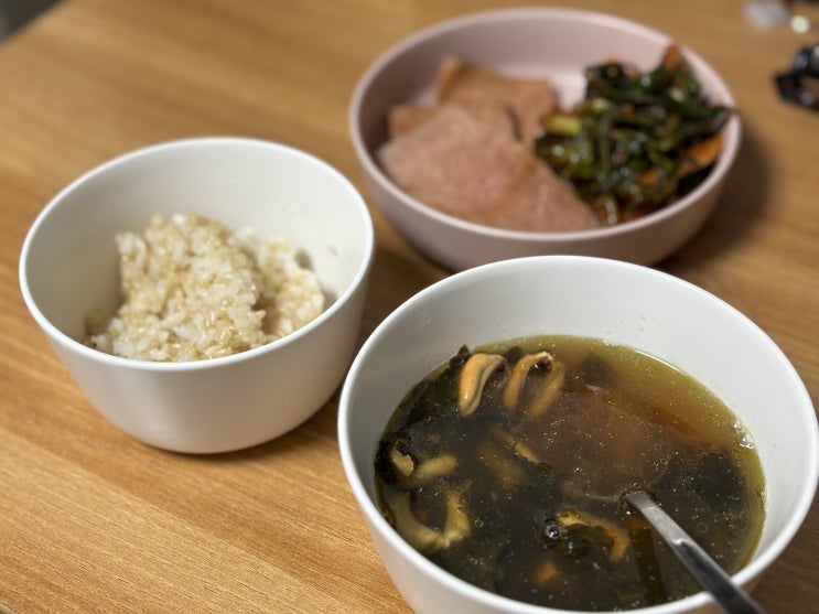  홍합미역국 끓이는법 자숙홍합으로 고기없는미역국 만들기