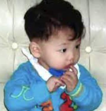  올바르게 잘자랐는데 심지어 훈남, 이 스타는 누구일까?