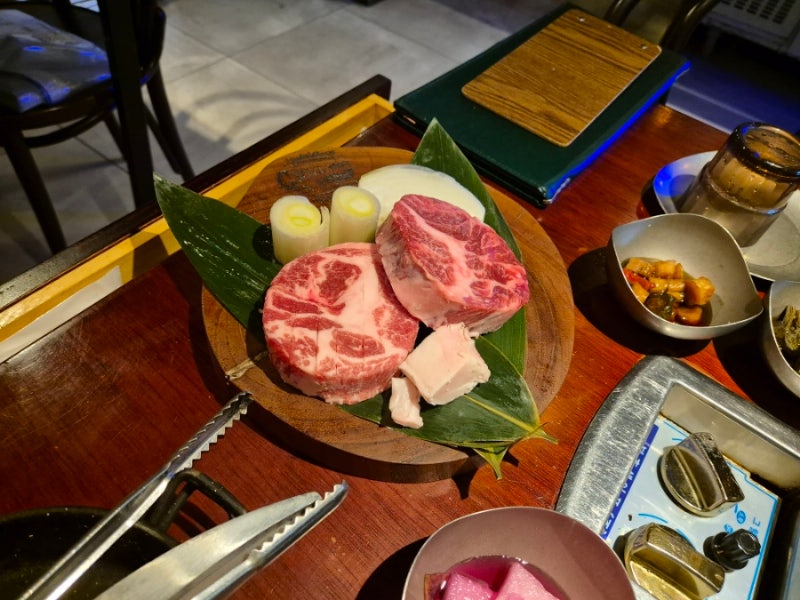 신당동 맛집 그릴1492 본점 동대문 고깃집 육즙 터지는 이베리코 목살
