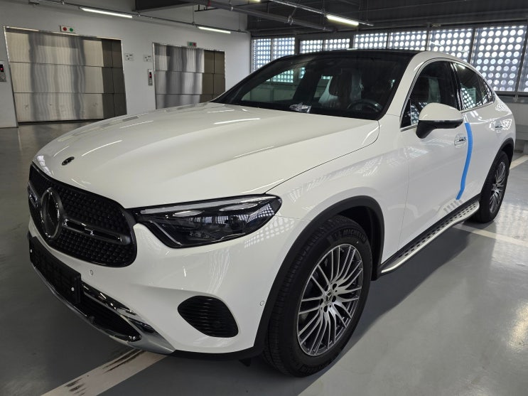  벤츠 중랑 전시장에서 2025 GLC 300(X254) 쿠페 신차 검수하고 왔습니다.