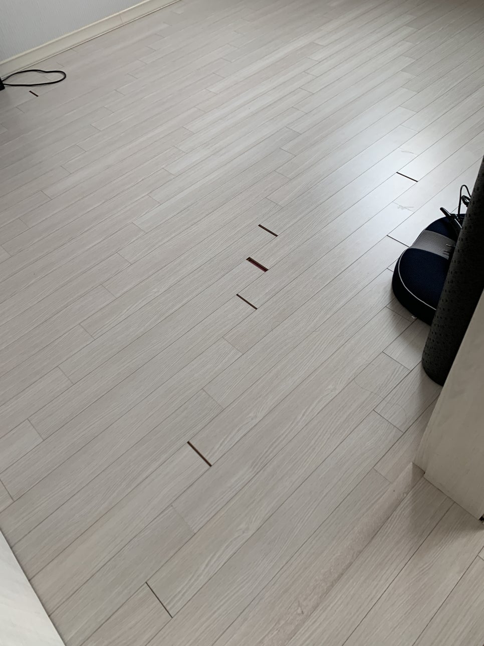거실 강화마루 벌어짐 부분 보수 방법