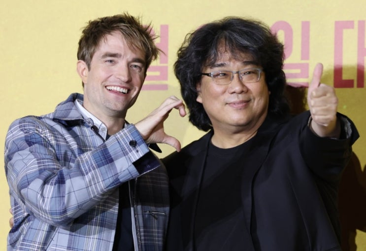 봉준호 감독 <미키 17> 미국 개봉 둘째주 2위로 하락...대형 적자로 다음 주 VOD 행 봉준호 감독 <미키 17> 미국 개봉 둘째주 2위로 하락...대형 적자로 다음 주 VOD 행