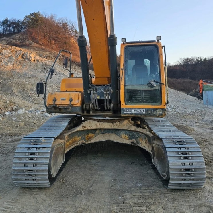 현대 R300LC 2015년식 4500만원 판매합니다. 현대 R300LC 2015년식 4500만원 판매합니다.