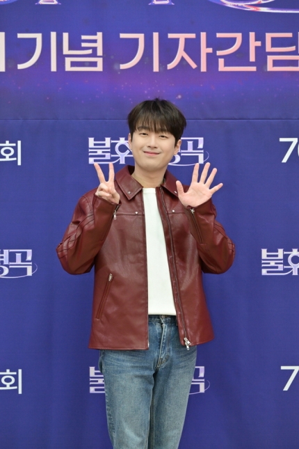 '<b>불후의 명곡</b>' 이찬원, "<b>700회</b> 영광...MC 라 행운"