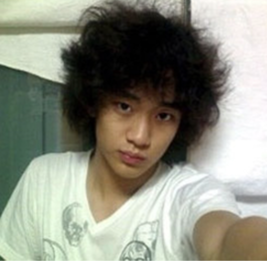 요즘 화제 중인 외동 김수현, 알고 보니 이복동생 있었네..? 패션 스타일까지 총정리!