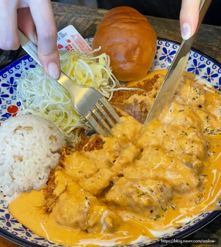  투움바돈까스 맛집 모모식당 갔다가 소품샵에서 가챠한 날