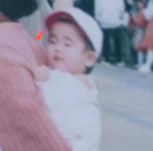  어린 시절부터 남다른 미모, 이 스타는 누구일까?