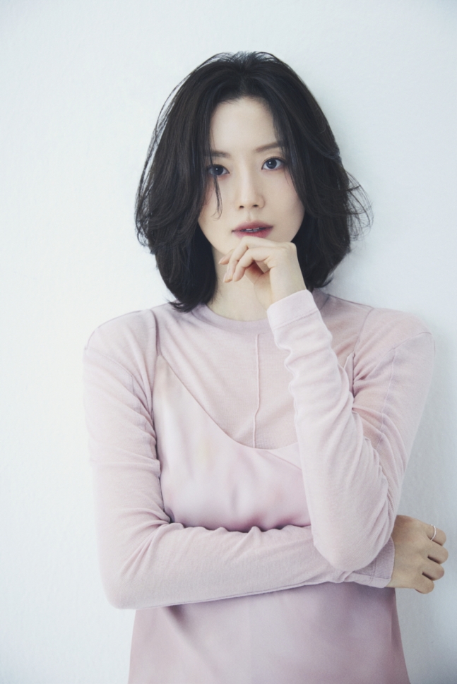 배우 문채원, <b>블리츠웨이</b>스튜디오와 <b>전속 계약</b>! 새 프로필 공개