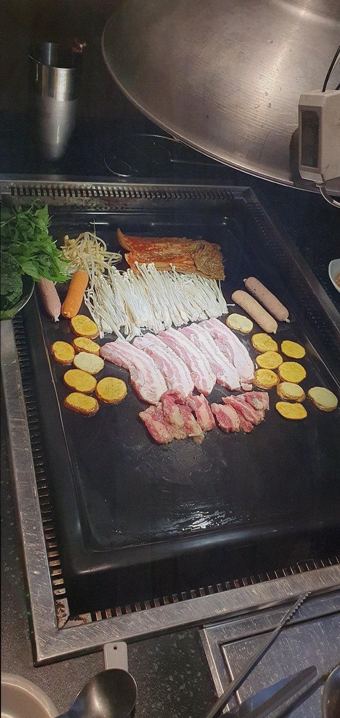  [맛집리뷰] 방촌동 배꼽숙성삼겹살과막창, 미나리와 함께하는 특별한 고기 맛