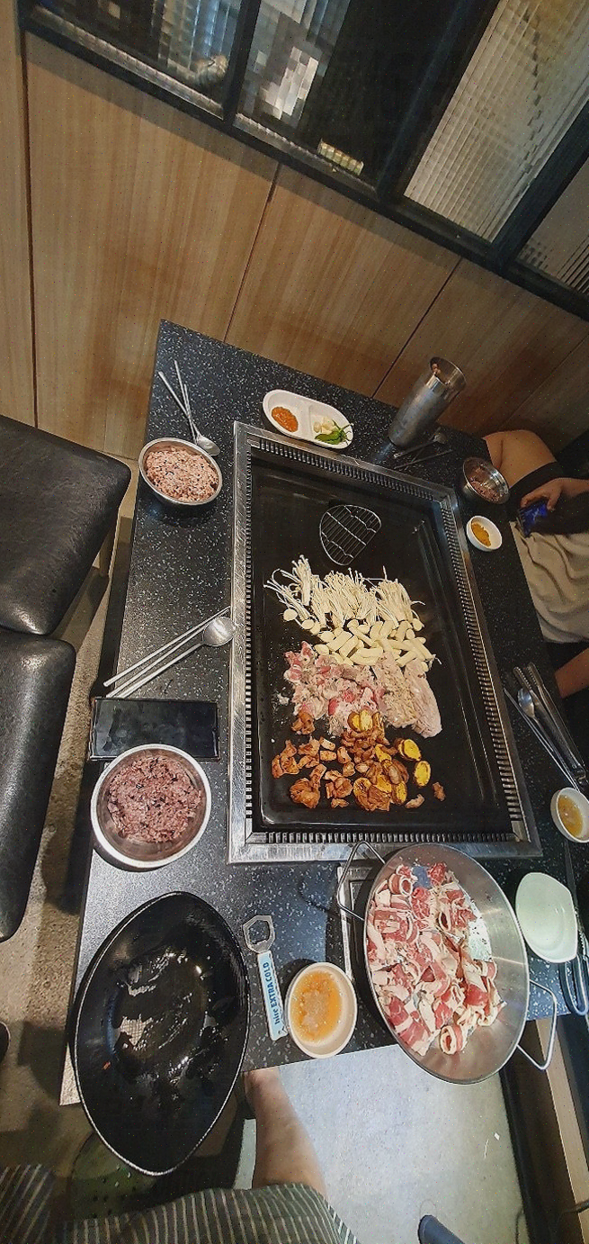  방촌동 맛집 배꼽숙성삼겹살과막창, 상큼한 미나리와 함께