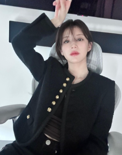  연예인 패션을 통해 살펴보는 세련된 여자 하객룩 스타일 TOP 5