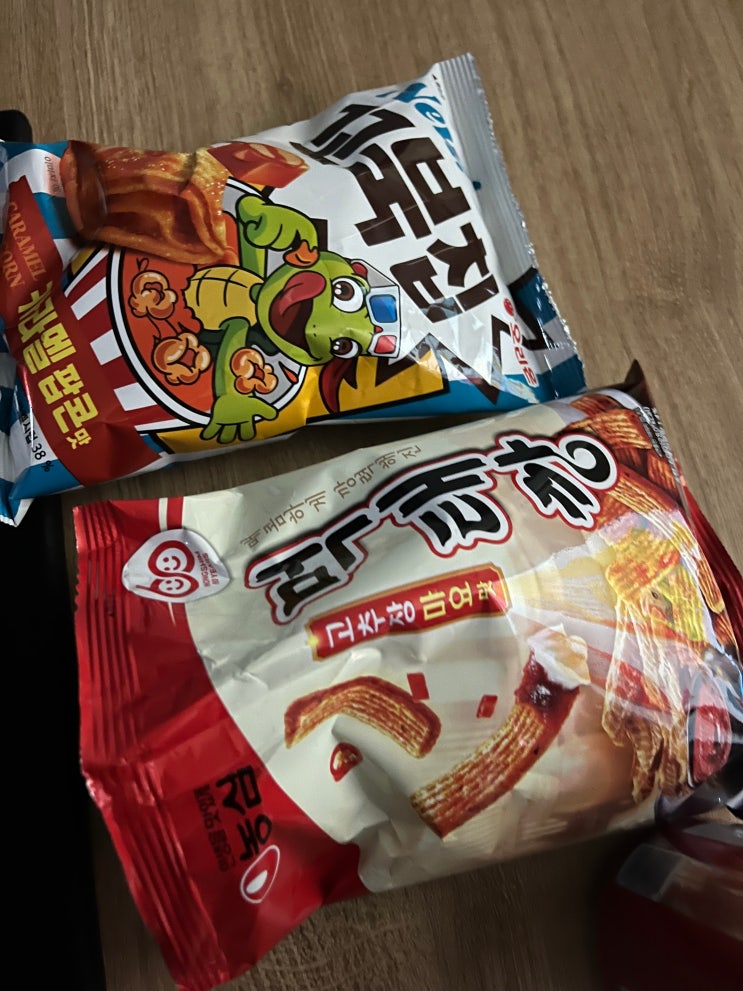  [까까 깔까] 꼬북칩 카라멜팝콘맛(추천) / 고추장마요 먹태깡(강추) 3봉 한자리에 먹음 / 크레오파트라 포테칩 솔트 앤 올리브(비추) / 열 뿌셔뿌셔(노추)