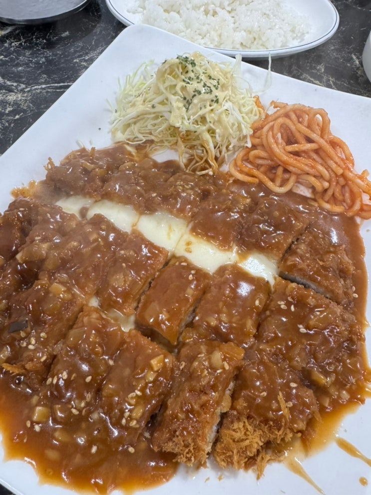 부산 동래구 안락동 돈까스 젤맛있는집 "히트돈까스"