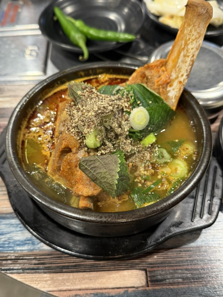  종각역 맛집 무청감자탕 시래기 뼈해장국!