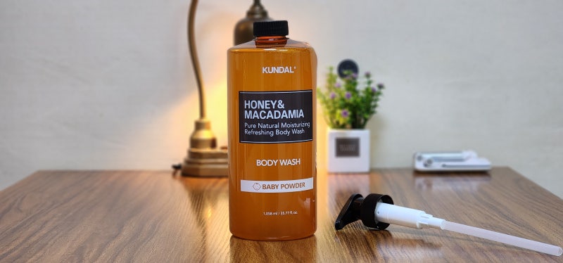 쿤달 허니 앤드 마카다미아 퓨어 바디워시 베이비파우더향. (Kundal Honey & Macadamia Pure Natural Mois....