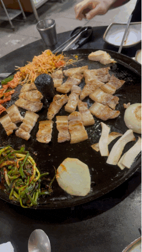  [서울 중랑] 솥뚜껑에 파김치까지 올려주는 굴뚝삼겹살 동부시장점