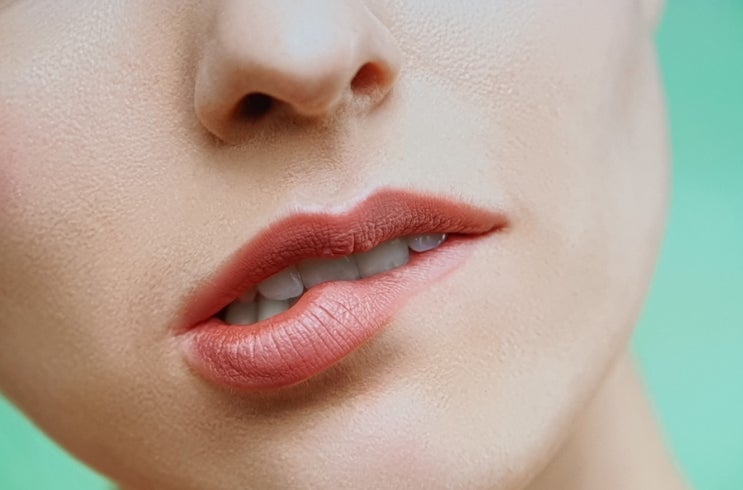  입안에서 쓴맛 원인 8가지는? 아연 결핍 및 위산 역류 증상 등
