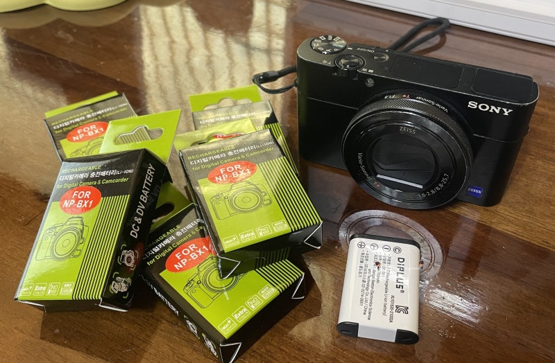 소니똑딱이 카메라 RX100M5A 가성비좋게 호환 배터리 구입