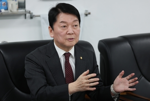 안철수 의원, <b>이재명</b> 대표 향해 “<b>AI</b> 토론은 <b>하라리</b> 교수보다... 