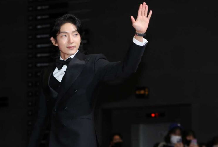 배우 <b>이준기 세금 9억</b> 추징에 관련된 입장 밝혀  "세법 해석... 