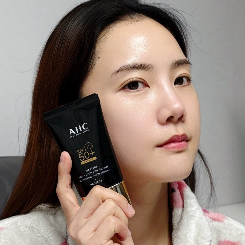 태민 선크림 추천! 스킨케어처럼 촉촉한 AHC 블랙 선크림