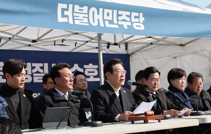 [속보] <b>이재명</b> "<b>최상목 몸조심</b>하라…국민 누구나 직무유기... 