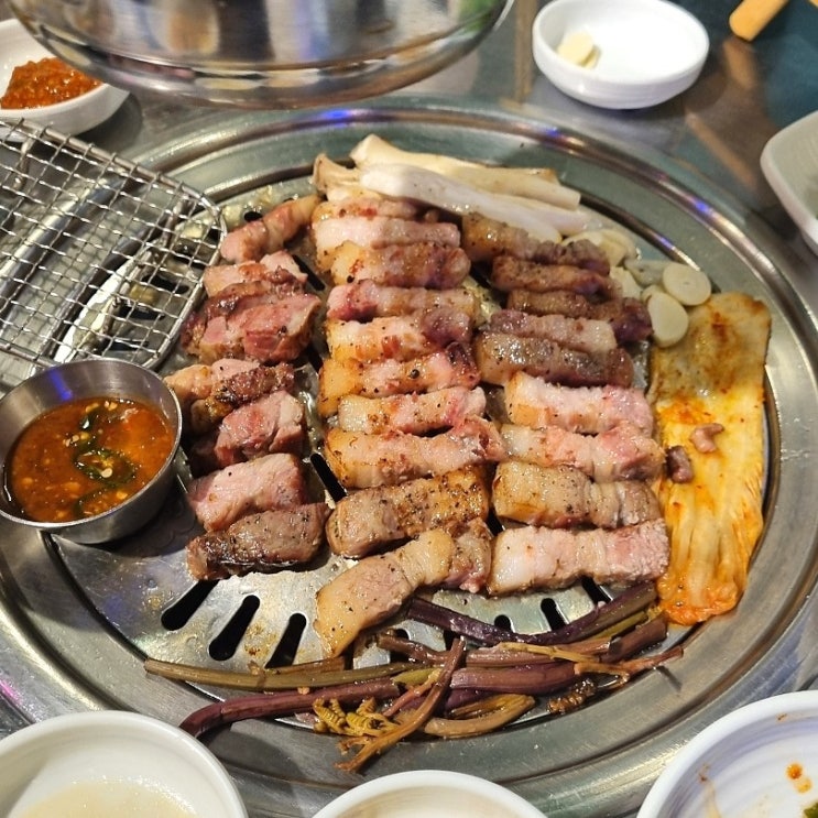  판포포구 맛집 짚불도 고사리와 구워먹는 흑돼지