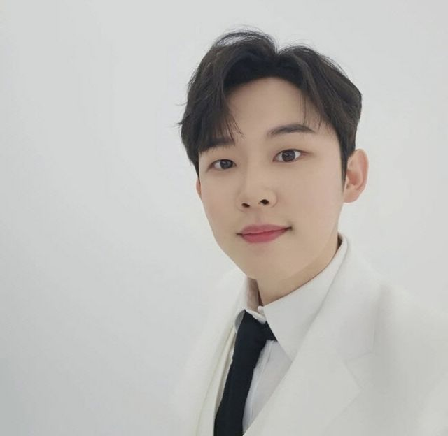 <b>진욱</b>, 뒤늦은 <b>두 아이 아빠</b> 고백… "1년 전 가정 꾸려" [전문]