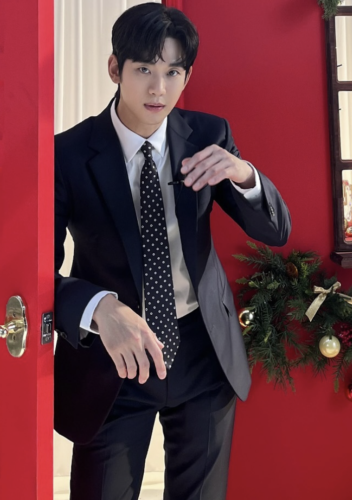 <b>김수현</b> 측, '<b>성적 수치심</b> 유발 행위는 범죄' 가세연·고 김새론... 