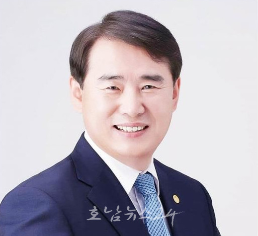  ‘5·18 민주화 운동’ 폄훼한 ‘스카이데일리’에 혈세로 광고비 준 영혼없는 광주시 교육청...이정선 교육감 진정성 있는 사과로 용서 구해야(제1보)