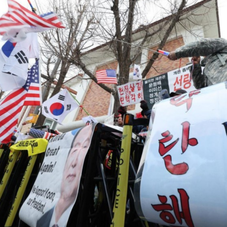 <b>윤석열</b>, <b>단식</b> 중인 <b>지지자</b>들에게 첫 메시지… “멈춰달라”