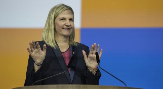 짐바브웨 <b>코번트리</b>, <b>IOC</b> 첫 여성·아프리카 <b>위원장</b> 선출... 