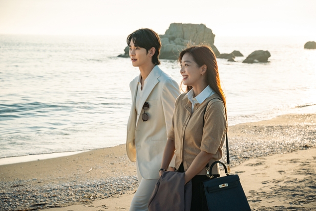 <b>디즈니플러스</b> ‘넉오프’, <b>김수현</b> 논란으로 결국 공개 보류... 
