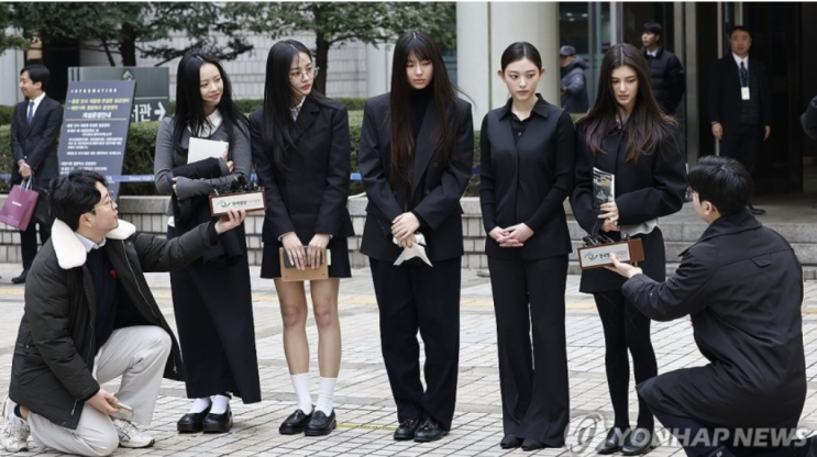 <b>법원</b>, <b>뉴진스</b>(NJZ) 독자활동... "어도어와 계약 유효" <b>가처분</b>... 
