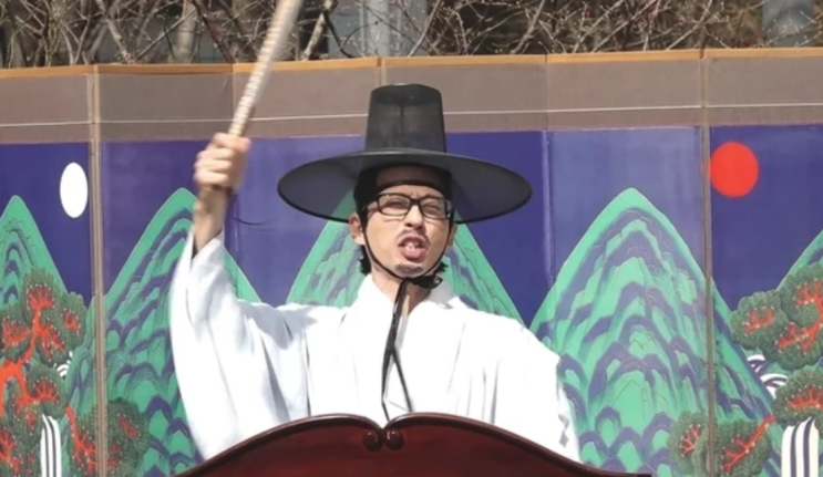 <b>유재석</b> 어사 출두! '놀면 뭐하니?' <b>무한도전</b> '<b>기습 공격</b>' 2025년... 